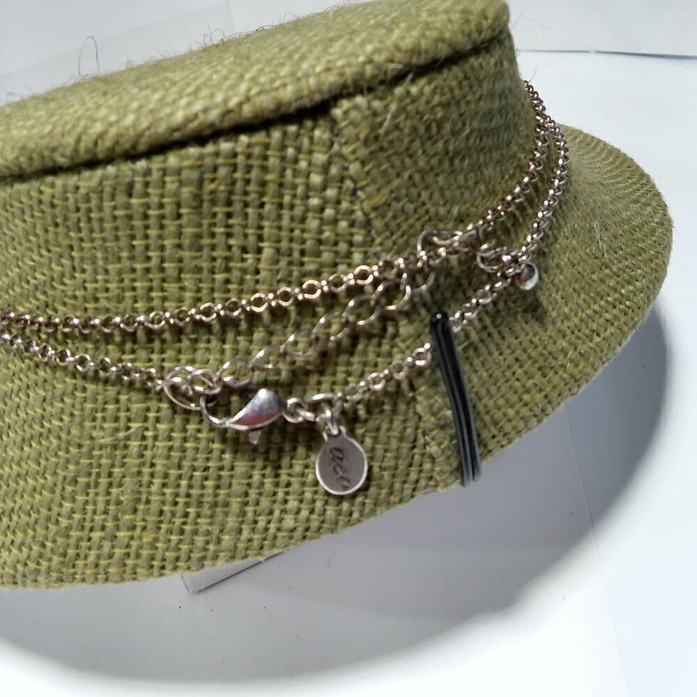Women`s silver tone marked "aeo" necklace. - Picture 4 of 4
